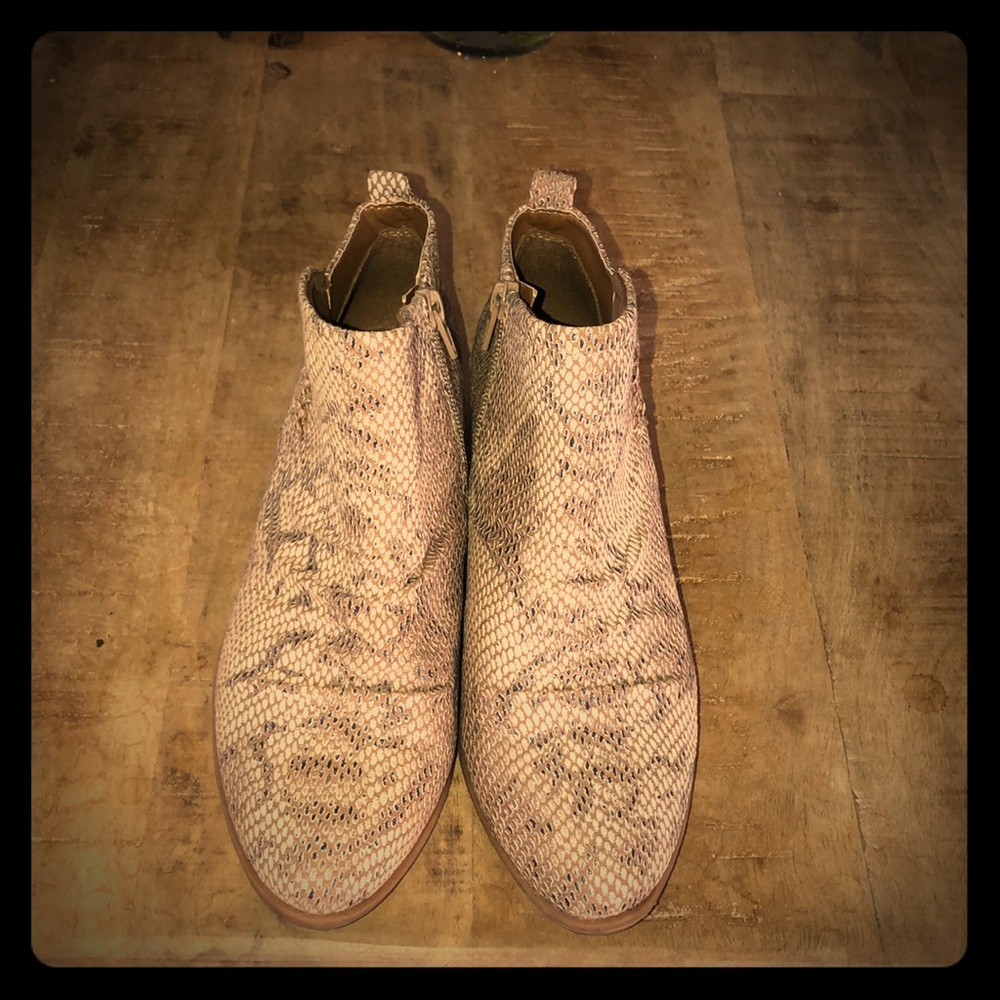 Cute snake skin booties for the fall!
